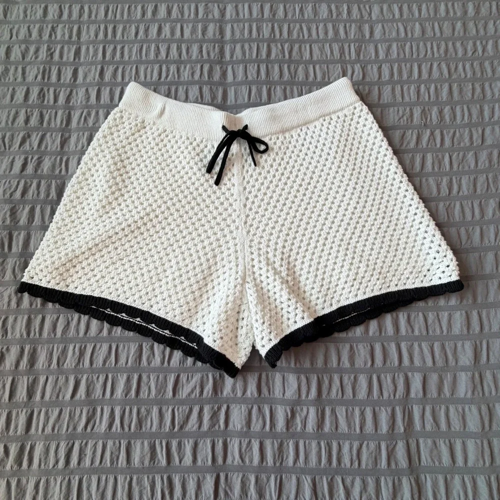 Gap Women Crochet Knit Shorts White Black Scalloped Hem Drawstring Size M NEW